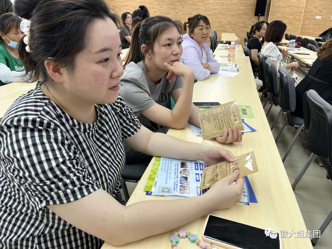 “零距離”接觸更“暖心”——徽大姐婦女聯(lián)合會深入社區(qū)開展公益活動